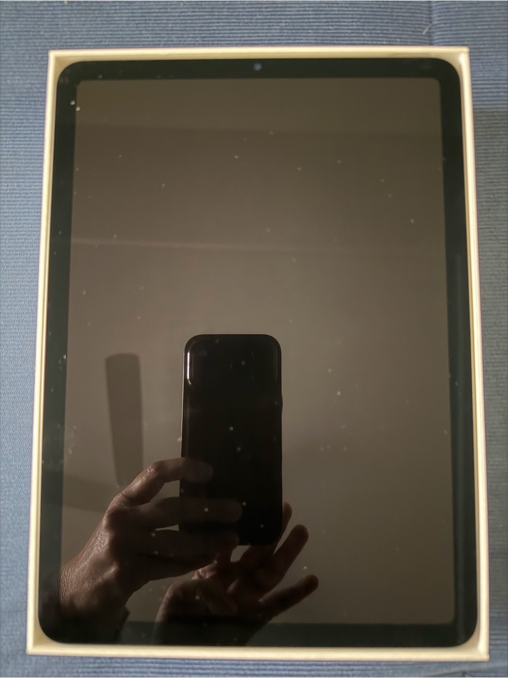 iPad Air (5th Generation) WiFi 256GB
Excellent condition ( like new)